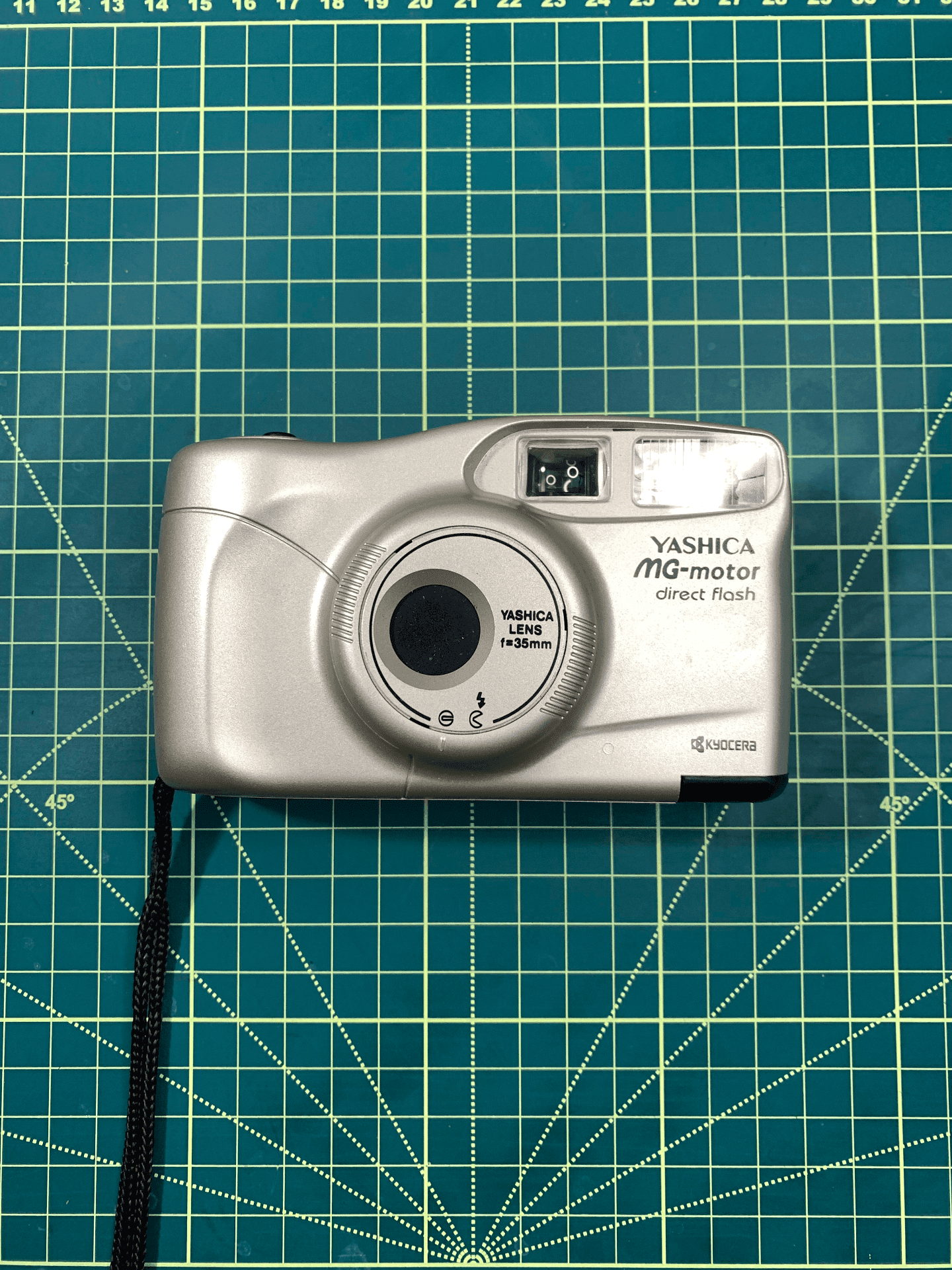 Câmera Analógica Yashica MG Motor Direct Flash — foto 1