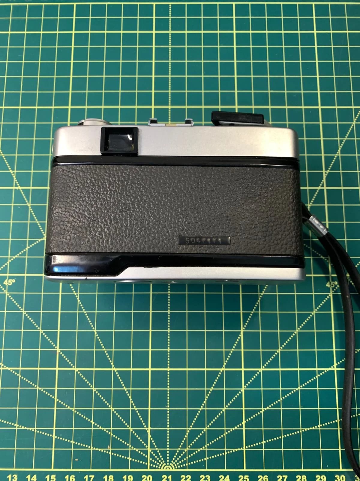 Câmera Analógica Minolta Hi-Matic G — verso